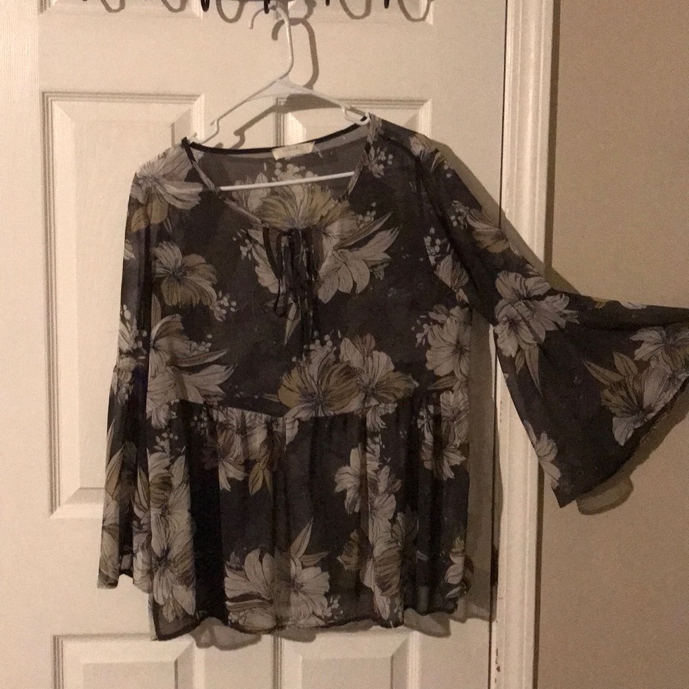 Bell sleeve top
